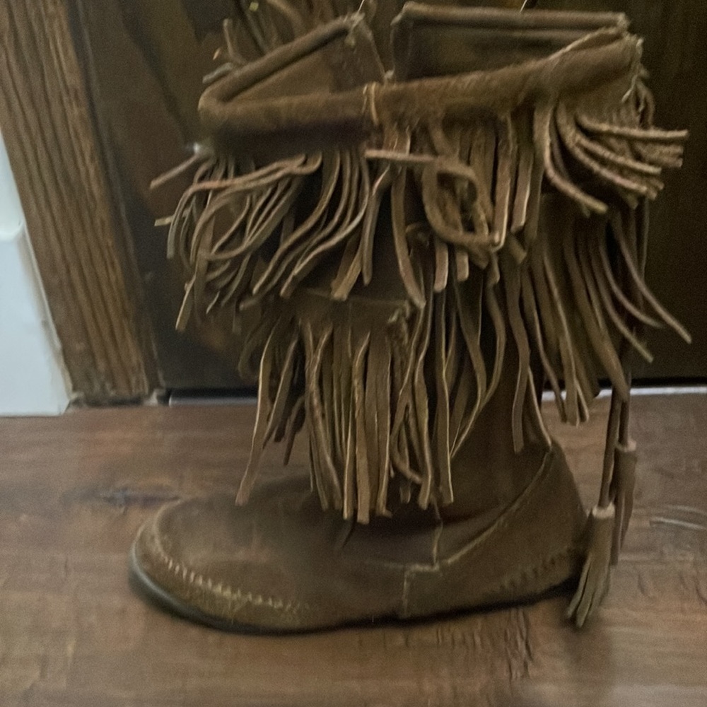 Minnetonka boots in great condition
